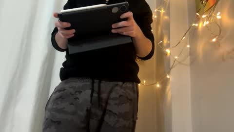 Snapshot of sullyniko chatting on 10/29/25, 06:09 Niko online show from 10/29/25, 06:09