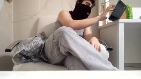 Snapshot of sullyniko chatting on 11/29/25, 08:34 Niko online show from 11/29/25, 08:34