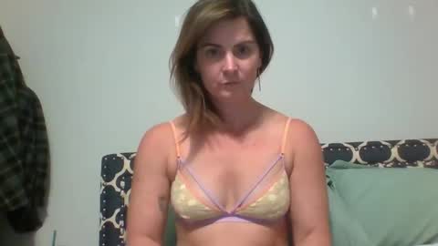 Snapshot of sultrywhispersx chatting on 11/11/25, 07:58 sultrywhispersx online show from 11/11/25, 07:58