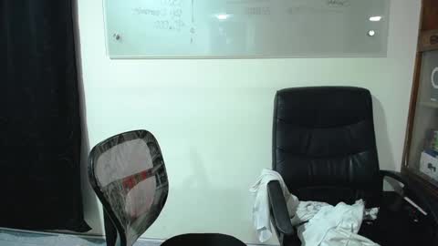 Snapshot of summer_girls01 chatting on 01/16/25, 01:06 summer_girls01 online show from 01/16/25, 01:06