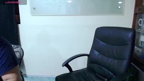 Snapshot of summer_girls01 chatting on 01/21/25, 01:29 summer_girls01 online show from 01/21/25, 01:29