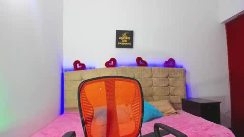 Snapshot of summer_girls01 chatting on 09/26/25, 01:42 summer_girls01 online show from 09/26/25, 01:42