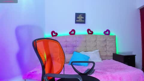 Snapshot of summer_girls01 chatting on 10/09/25, 12:30 summer_girls01 online show from 10/09/25, 12:30