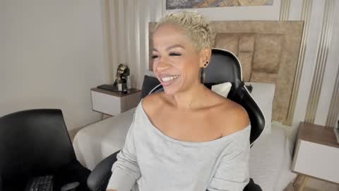 Snapshot of summer_night_ chatting on 12/04/25, 10:46 Summer online show from 12/04/25, 10:46