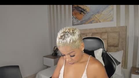 Snapshot of summer_night_ chatting on 12/05/25, 11:30 Summer online show from 12/05/25, 11:30