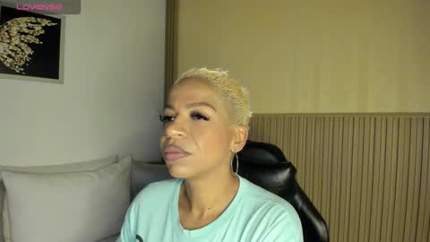 Snapshot of summer_night_ chatting on 12/14/25, 12:32 Summer online show from 12/14/25, 12:32