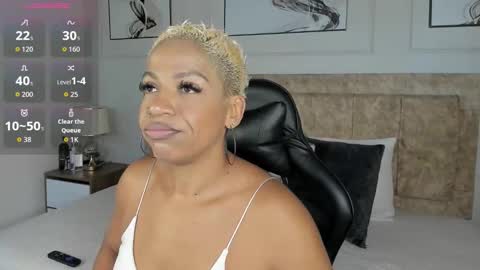 Snapshot of summer_night_ chatting on 12/17/25, 12:33 Summer online show from 12/17/25, 12:33