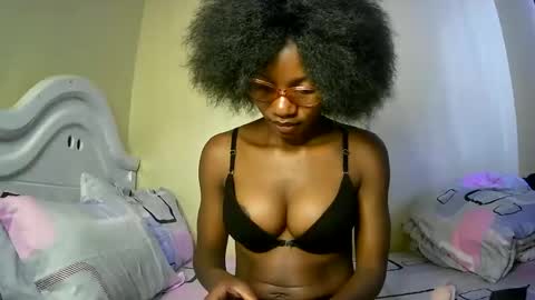 Snapshot of summerbuddy chatting on 02/18/25, 05:31 summerbuddy online show from 02/18/25, 05:31