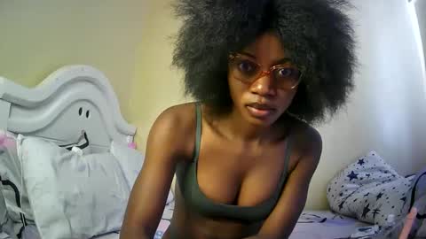 Snapshot of summerbuddy chatting on 02/20/25, 12:15 summerbuddy online show from 02/20/25, 12:15