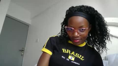 Snapshot of summerbuddy chatting on 11/28/25, 01:36 summerbuddy online show from 11/28/25, 01:36