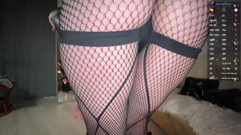 Miss Nelly online show from 12/19/24, 03:40