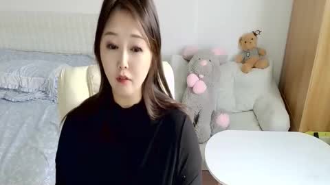 Snapshot of sun_yummy chatting on 11/18/25, 05:56 Lucis online show from 11/18/25, 05:56