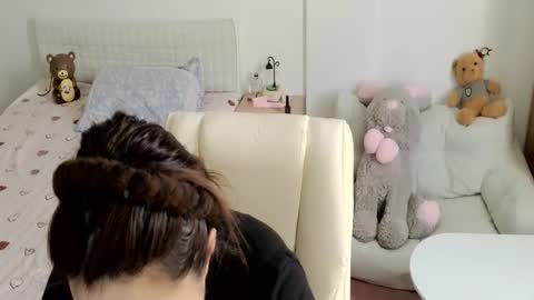 Snapshot of sun_yummy chatting on 12/01/25, 07:35 Lucis online show from 12/01/25, 07:35