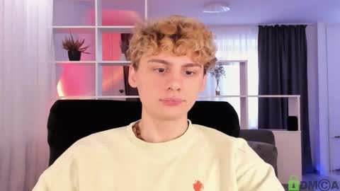 Snapshot of sunburn_boy chatting on 02/20/25, 05:55 Emilio online show from 02/20/25, 05:55