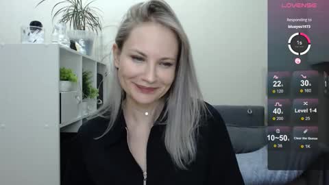 Snapshot of sunny_bunny6 chatting on 12/20/24, 05:29 Naomi online show from 12/20/24, 05:29