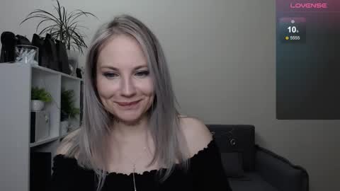 Snapshot of sunny_bunny6 chatting on 12/29/24, 12:09 Naomi online show from 12/29/24, 12:09