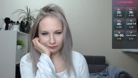 Snapshot of sunny_bunny6 chatting on 12/31/24, 03:01 Naomi online show from 12/31/24, 03:01