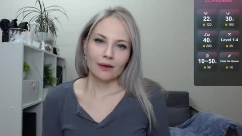 Snapshot of sunny_bunny6 chatting on 01/09/25, 12:09 Naomi online show from 01/09/25, 12:09