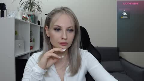 Snapshot of sunny_bunny6 chatting on 01/26/25, 07:20 Naomi online show from 01/26/25, 07:20