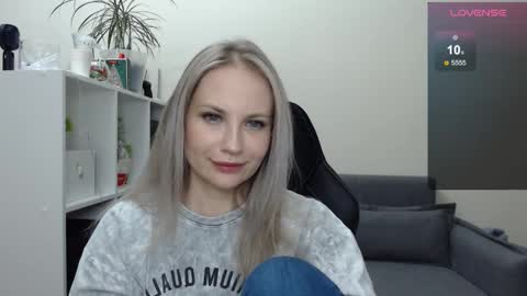 Snapshot of sunny_bunny6 chatting on 02/07/25, 08:10 Naomi online show from 02/07/25, 08:10