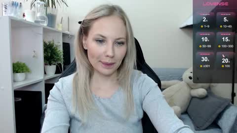 Snapshot of sunny_bunny6 chatting on 10/08/25, 05:38 Naomi online show from 10/08/25, 05:38