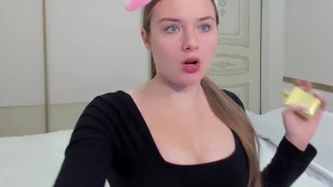 Vanessa online show from 12/22/25, 06:43