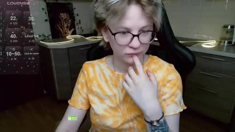 Snapshot of sunny_mood chatting on 05/13/26, 07:28 sunny mood online show from 05/13/26, 07:28