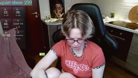 Snapshot of sunny_mood chatting on 06/06/26, 07:02 sunny mood online show from 06/06/26, 07:02