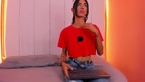 Snapshot of sunny_os chatting on 01/13/26, 08:03 Sunny online show from 01/13/26, 08:03