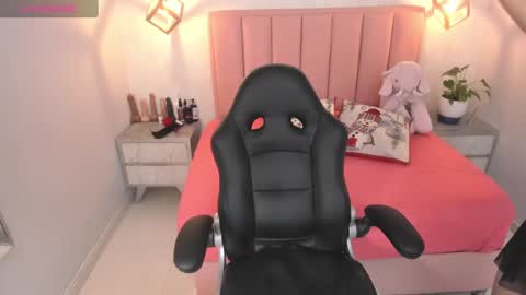 Snapshot of sunnycyrus chatting on 12/04/24, 07:45 S U N N Y online show from 12/04/24, 07:45