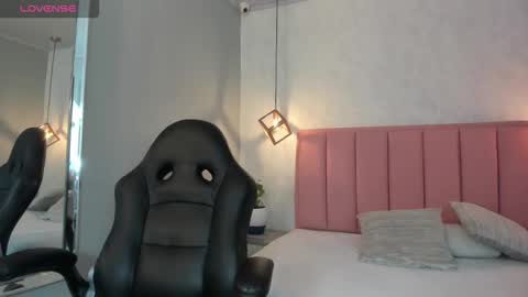 Snapshot of sunnycyrus chatting on 10/23/25, 12:37 S U N N Y online show from 10/23/25, 12:37