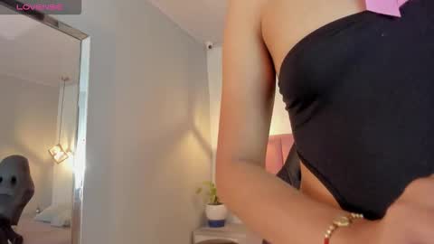 Snapshot of sunnycyrus chatting on 10/30/25, 12:50 S U N N Y online show from 10/30/25, 12:50