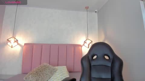 Snapshot of sunnycyrus chatting on 11/08/25, 12:27 S U N N Y online show from 11/08/25, 12:27