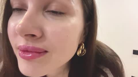 Christina online show from 12/18/25, 08:09