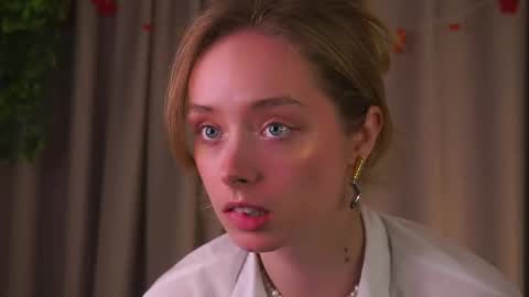 Snapshot of sunnymiu chatting on 12/05/25, 12:08 Helga online show from 12/05/25, 12:08