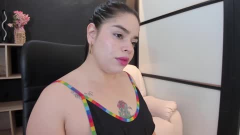 Snapshot of sunnypaytton chatting on 09/17/25, 12:51 Sunny online show from 09/17/25, 12:51