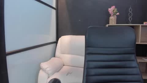 Snapshot of sunnypaytton chatting on 10/16/25, 12:39 Sunny online show from 10/16/25, 12:39