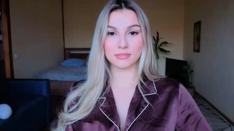Snapshot of sunsetwithava chatting on 03/20/26, 12:10 sunsetwithava online show from 03/20/26, 12:10