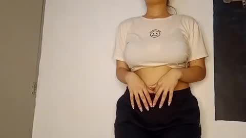 Snapshot of sunshine_days chatting on 01/27/25, 01:26 Annie online show from 01/27/25, 01:26