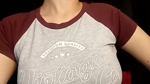 Snapshot of sunshine_days chatting on 02/11/25, 01:10 Annie online show from 02/11/25, 01:10