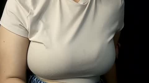 Snapshot of sunshine_days chatting on 02/25/25, 11:11 Annie online show from 02/25/25, 11:11