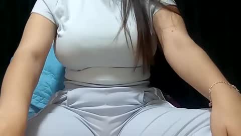 Snapshot of sunshine_days chatting on 03/01/25, 01:11 Annie online show from 03/01/25, 01:11