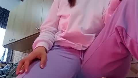 Snapshot of sunshine_days chatting on 11/25/25, 06:41 Annie online show from 11/25/25, 06:41