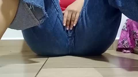 Annie online show from 12/18/25, 06:03