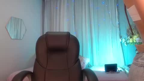 Snapshot of sunshine_gh1 chatting on 12/18/24, 11:56 Sunshine online show from 12/18/24, 11:56