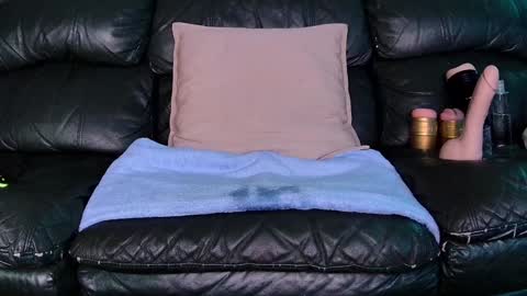 Snapshot of superduty5speed chatting on 01/19/25, 03:50 Thomas online show from 01/19/25, 03:50