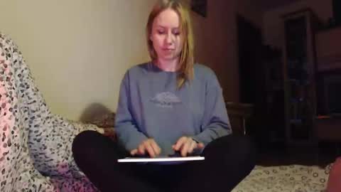 Annie online show from 05/13/26, 06:27
