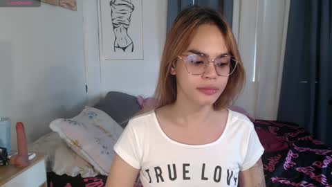 Snapshot of superhotvaleria chatting on 11/24/25, 05:29 Im val online show from 11/24/25, 05:29