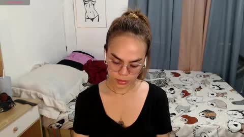 Snapshot of superhotvaleria chatting on 01/17/26, 04:50 Im val online show from 01/17/26, 04:50