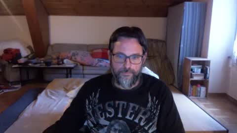 Snapshot of supersquirrel81 chatting on 10/05/25, 06:23 supersquirrel81 online show from 10/05/25, 06:23